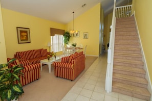 House, 6 Bedrooms | Living room