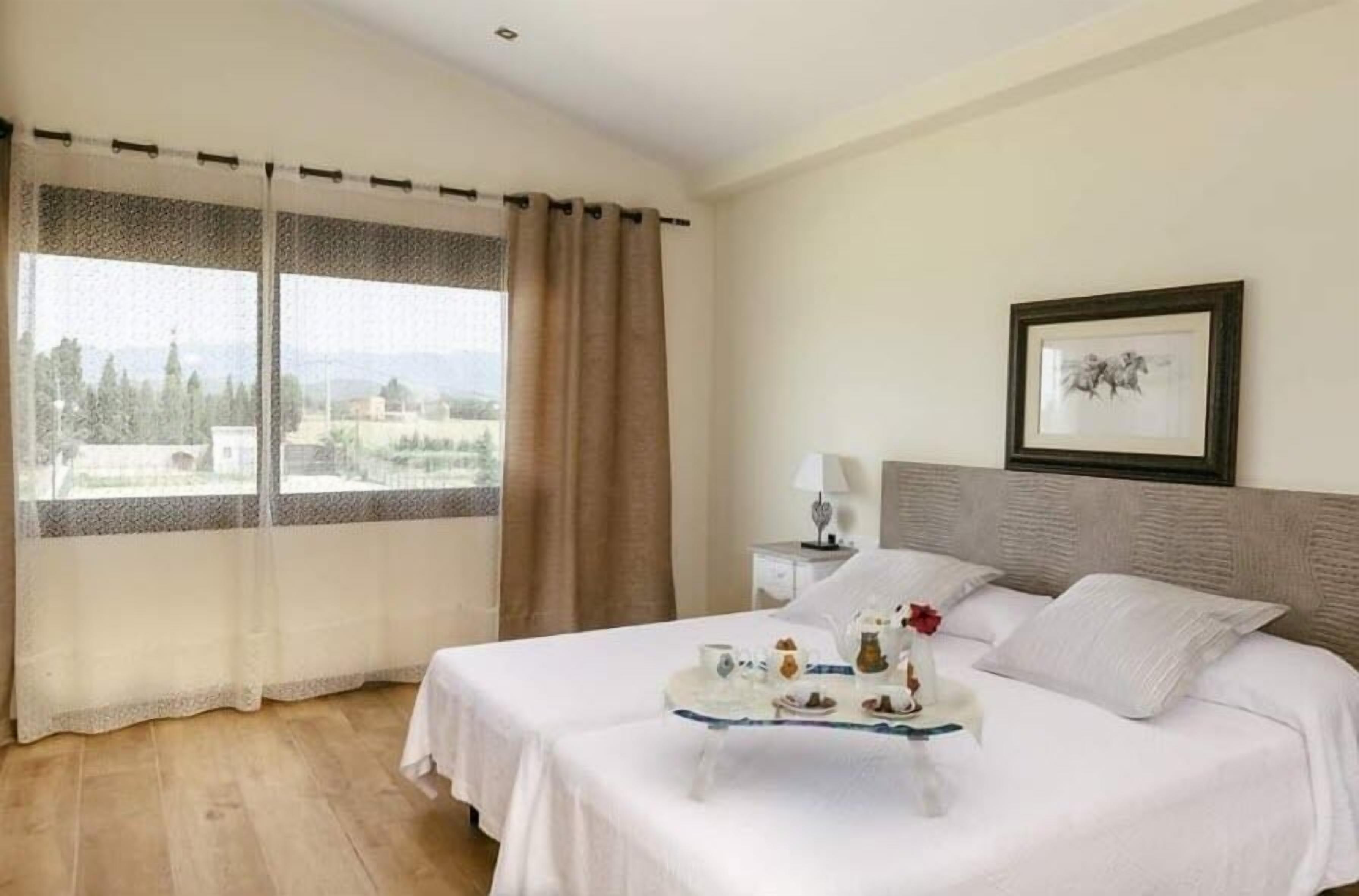 deluxe room | 1 bedroom, individually decorated, individually furnished