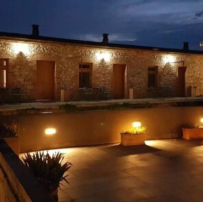 Front of property - evening/night - Cortijo Cal Rajoler (Cabanes)