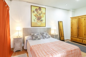 Familie appartement, 2 slaapkamers, terras | Individueel gedecoreerd, individueel gemeubileerd, een laptopwerkplek