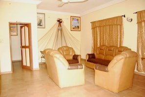 Living area - Hotel Paramondo (Abomey-Calavi)
