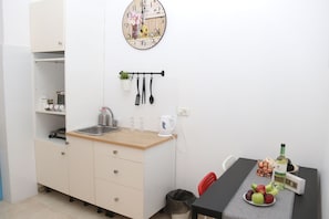 Fridge, microwave, stovetop, electric kettle