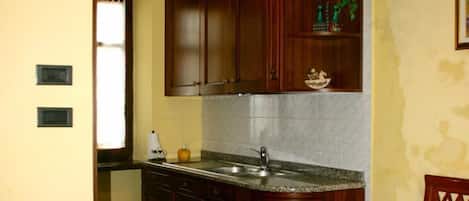 Electric kettle, cookware/dishes/utensils