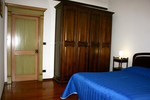 In-room safe, desk, free WiFi, bed sheets - Ai Cappuccini (Racconigi)