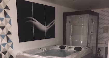 Spend the night in a private spa for couples with sauna hammam jaccuzi