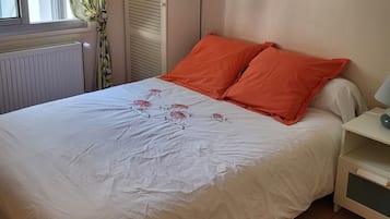 3 slaapkamers, een strijkplank/strijkijzer, beddengoed