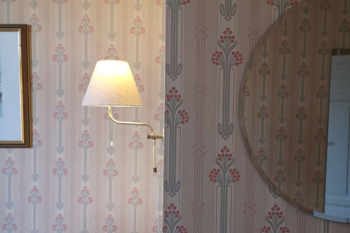 Single Room | Desk, laptop workspace, blackout drapes, cribs/infant beds