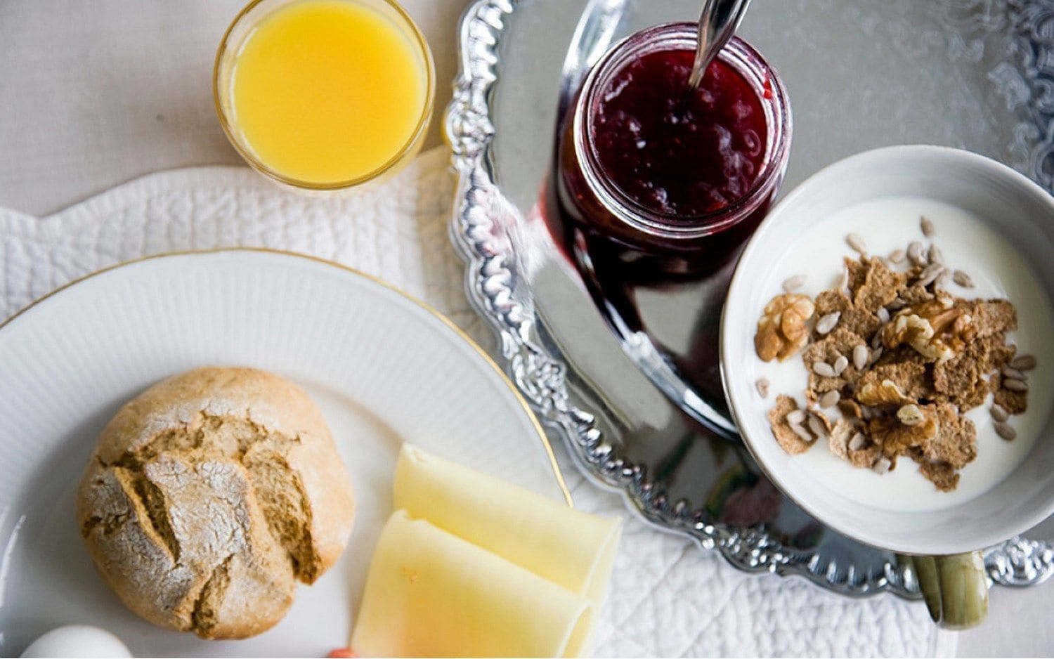 Free buffet breakfast on weekends