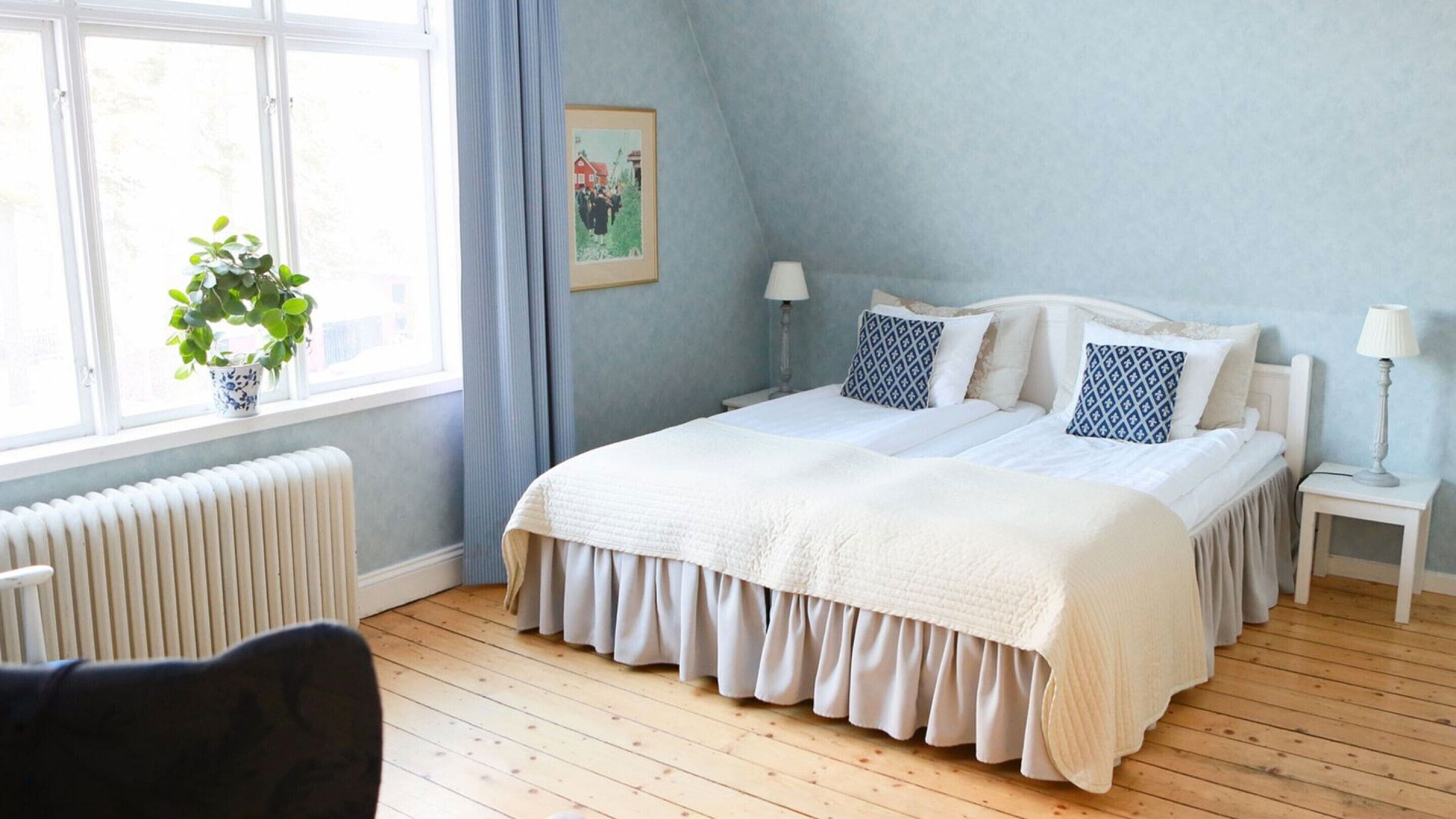 double room | desk, laptop workspace, blackout curtains, cots/infant beds