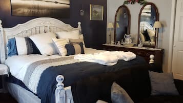 Family Room | Blackout curtains, free WiFi, bed sheets