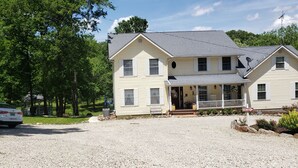 Front of property - Cottage by the Castle (Camdenton)