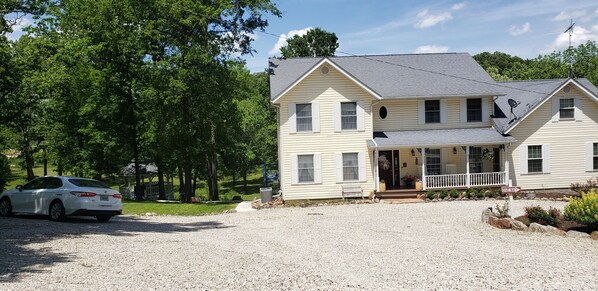 Front of property - Cottage by the Castle (Camdenton)