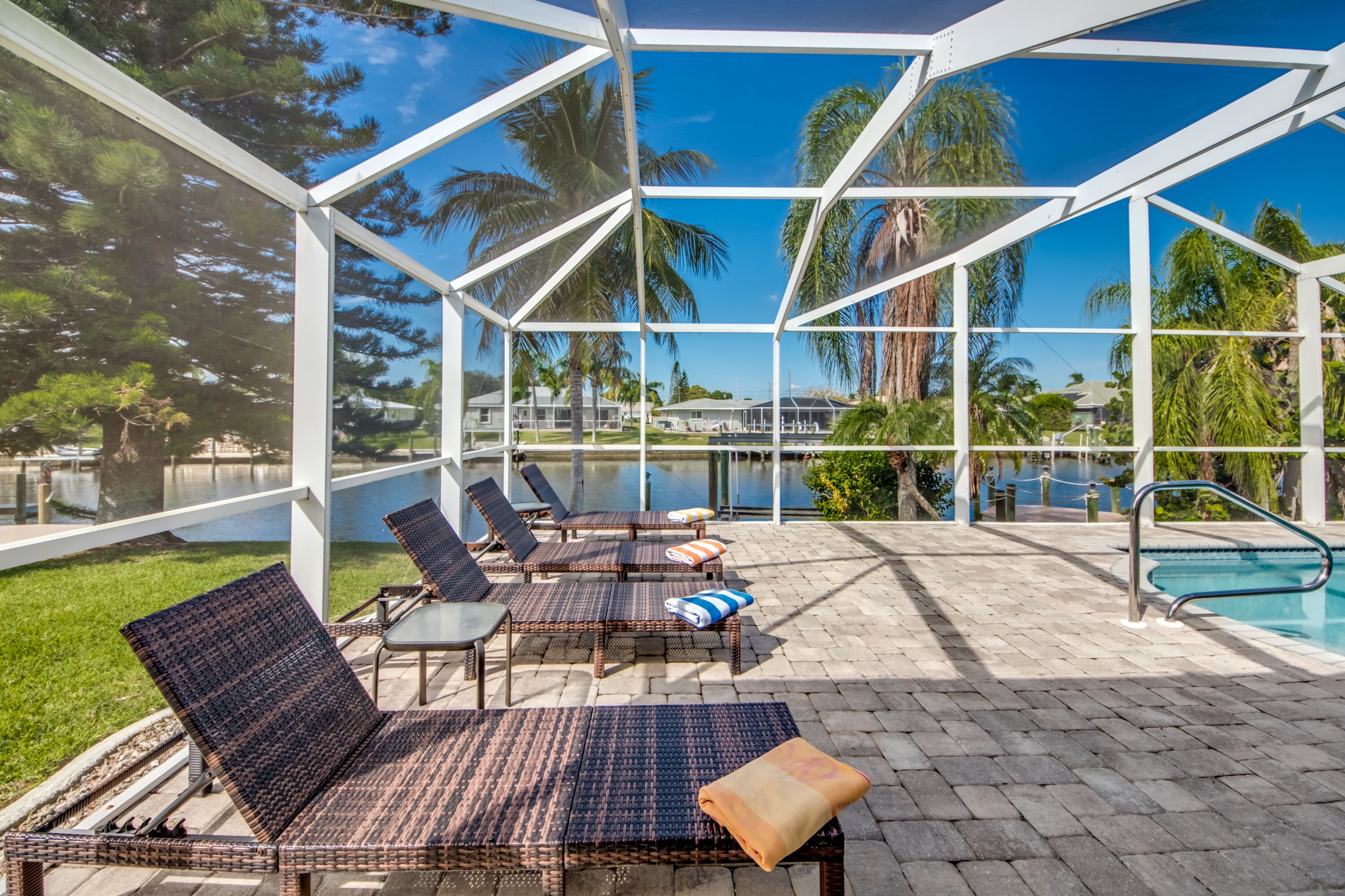 Private Pool, Free WiFi, Dock, BBQ, Bikes, Nice View