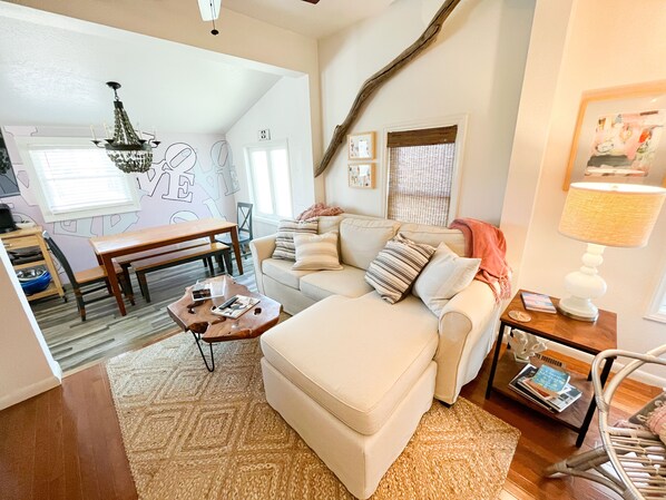 Smart TV, DVD player, ping pong - A Block from the Ocean in Nags Head - Hot Tub (Nags Head)