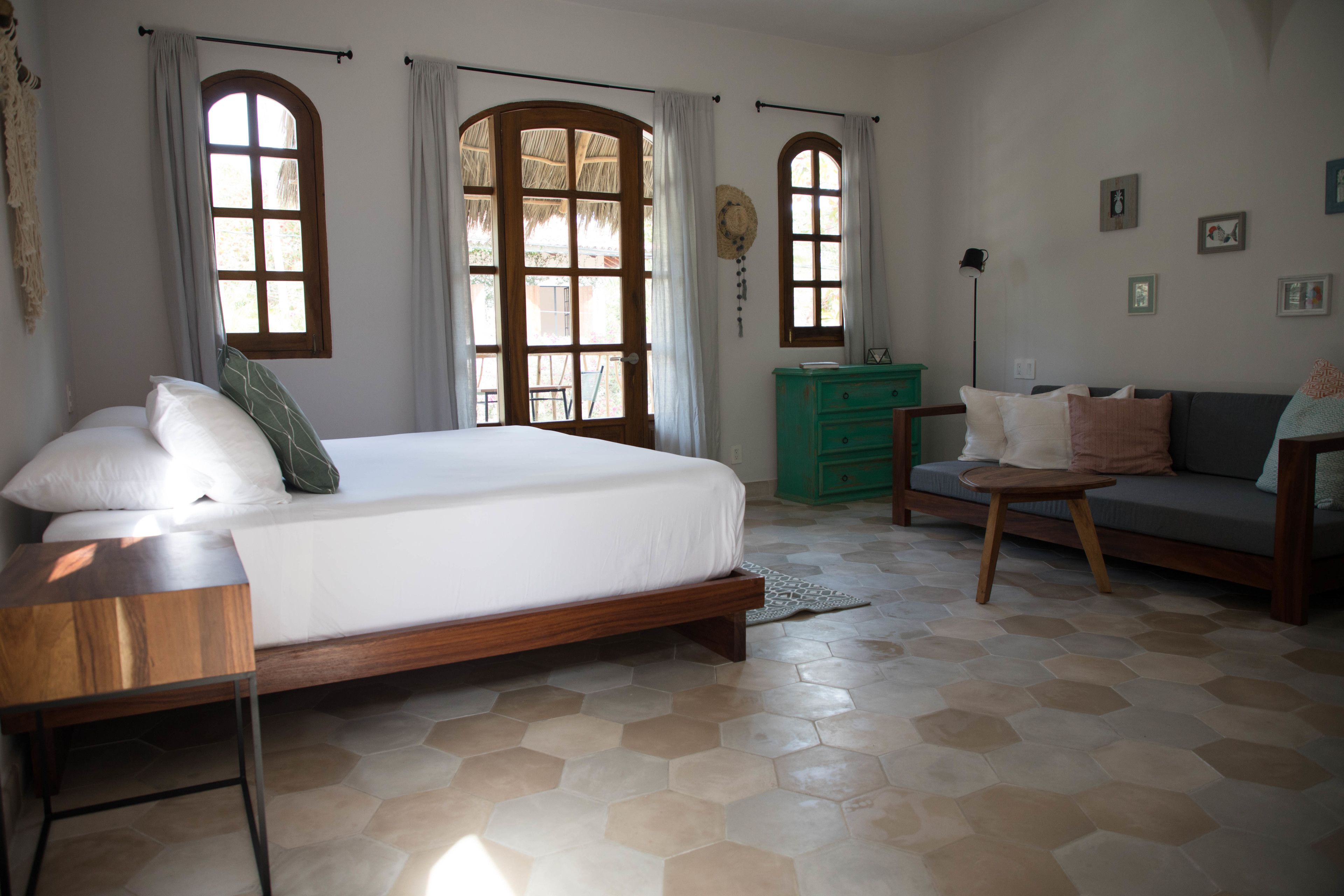 comfort studio suite, 1 bedroom, kitchenette | 1 bedroom, in-room safe, individually decorated, individually furnished