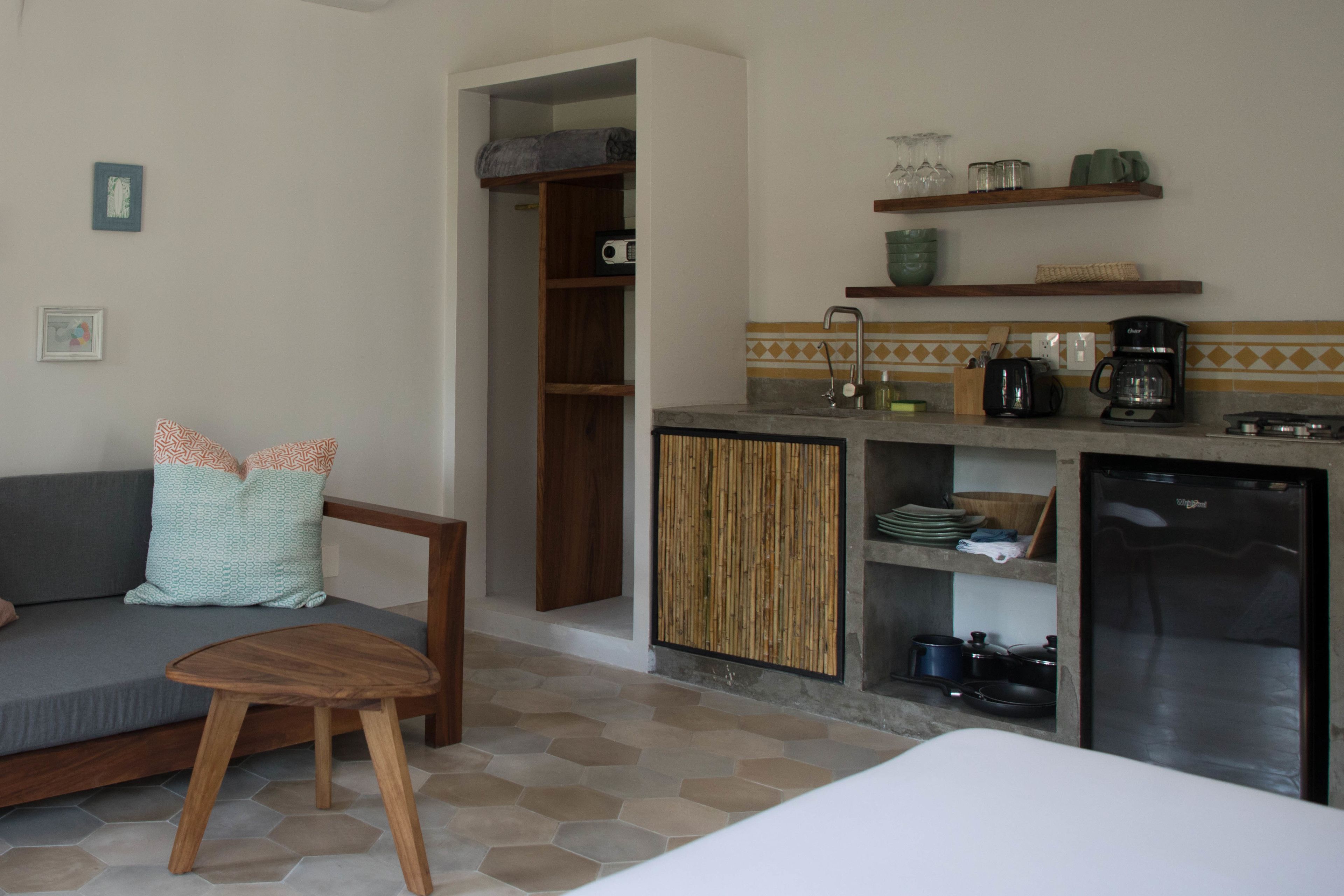 comfort studio suite, 1 bedroom, kitchenette | private kitchen | coffee/tea maker, reusable coffee/tea filters