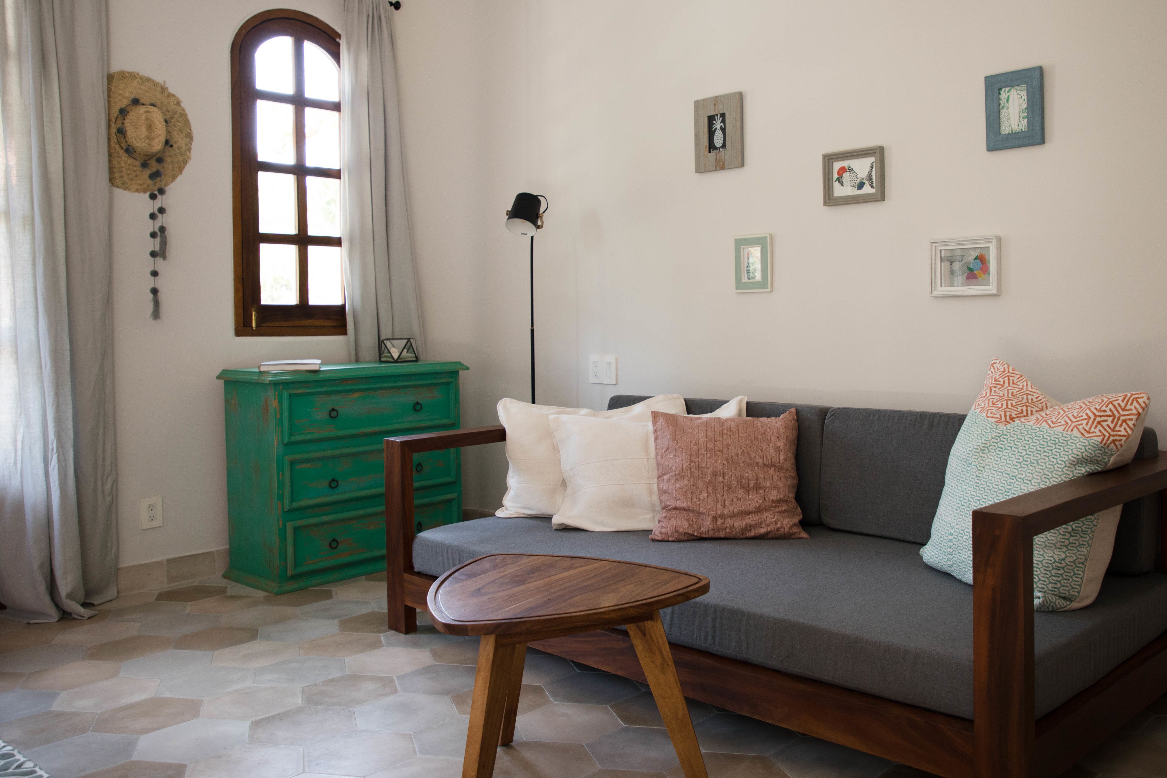 comfort studio suite, 1 bedroom, kitchenette | living area