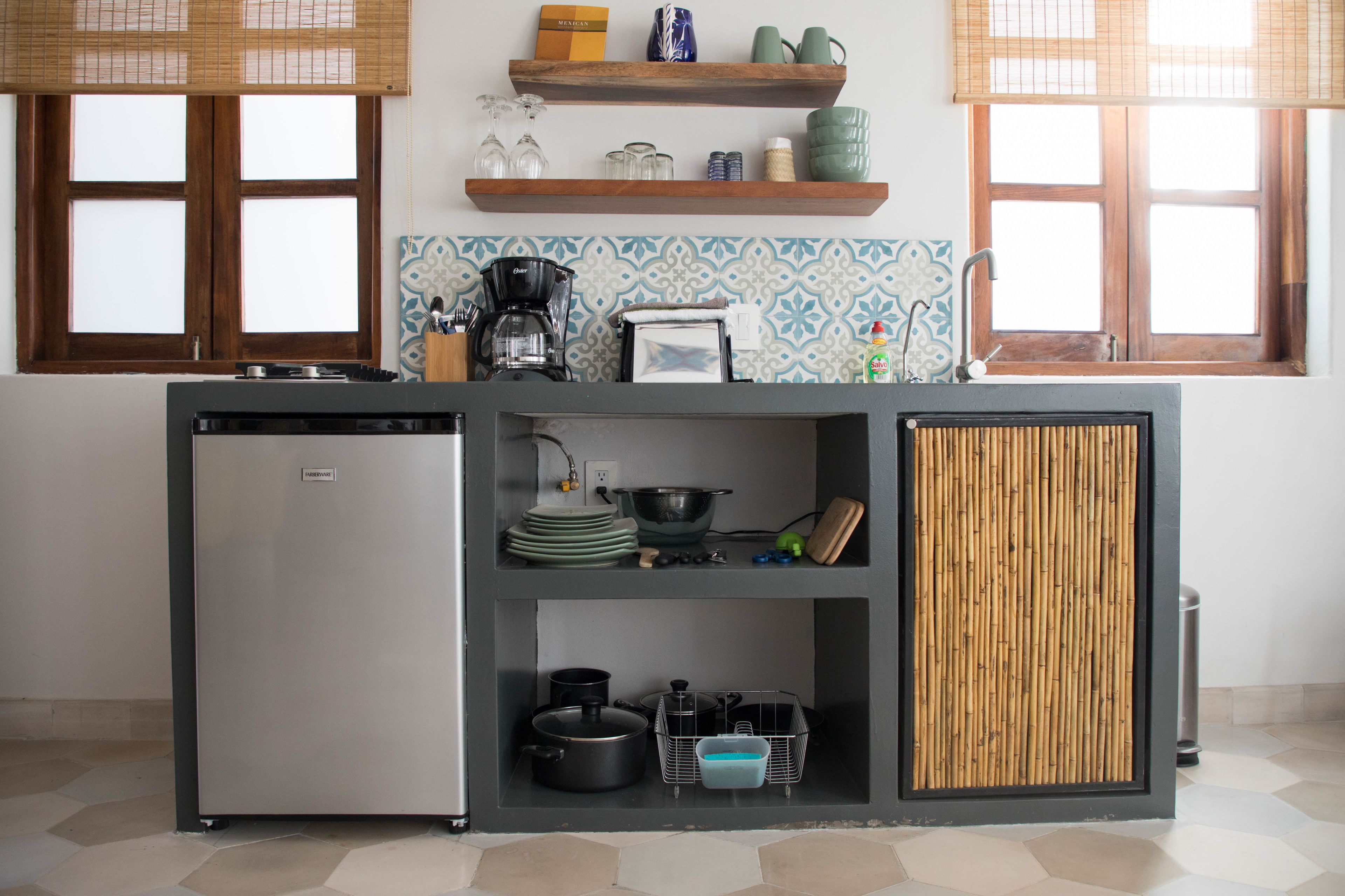 comfort studio suite, 1 bedroom, kitchenette | private kitchen | coffee/tea maker, reusable coffee/tea filters