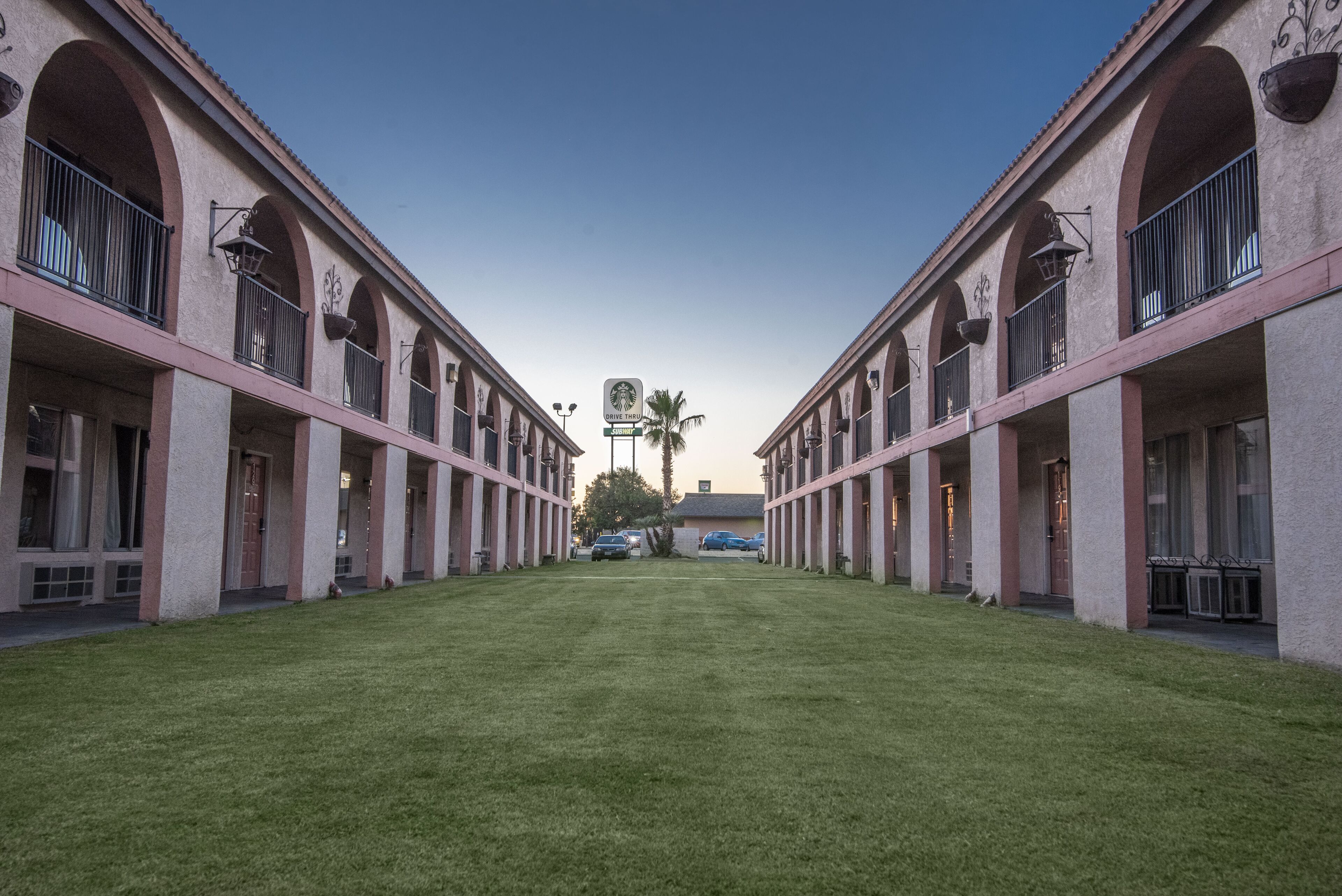 Photo - National 9 Inn