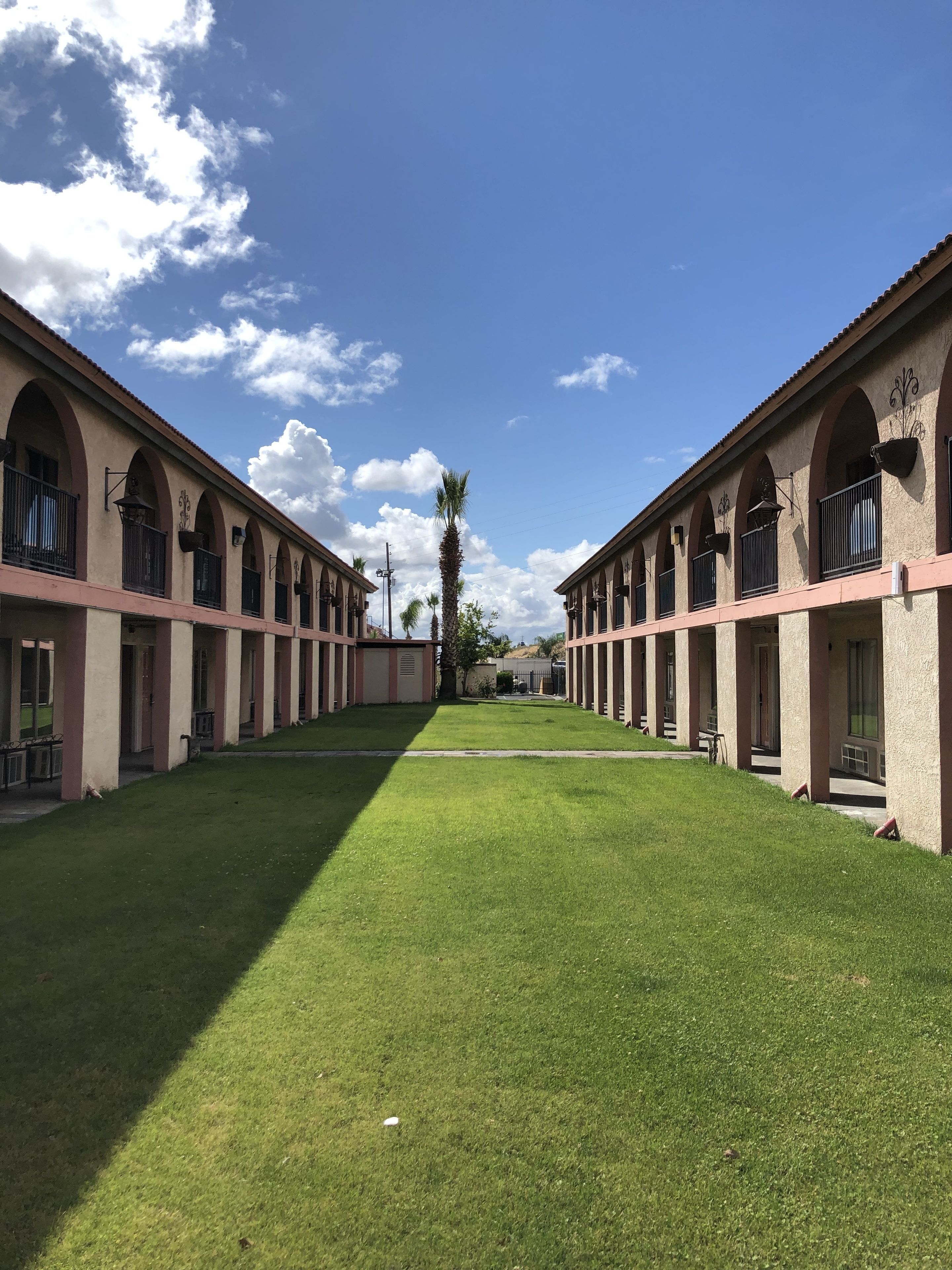 Photo - National 9 Inn