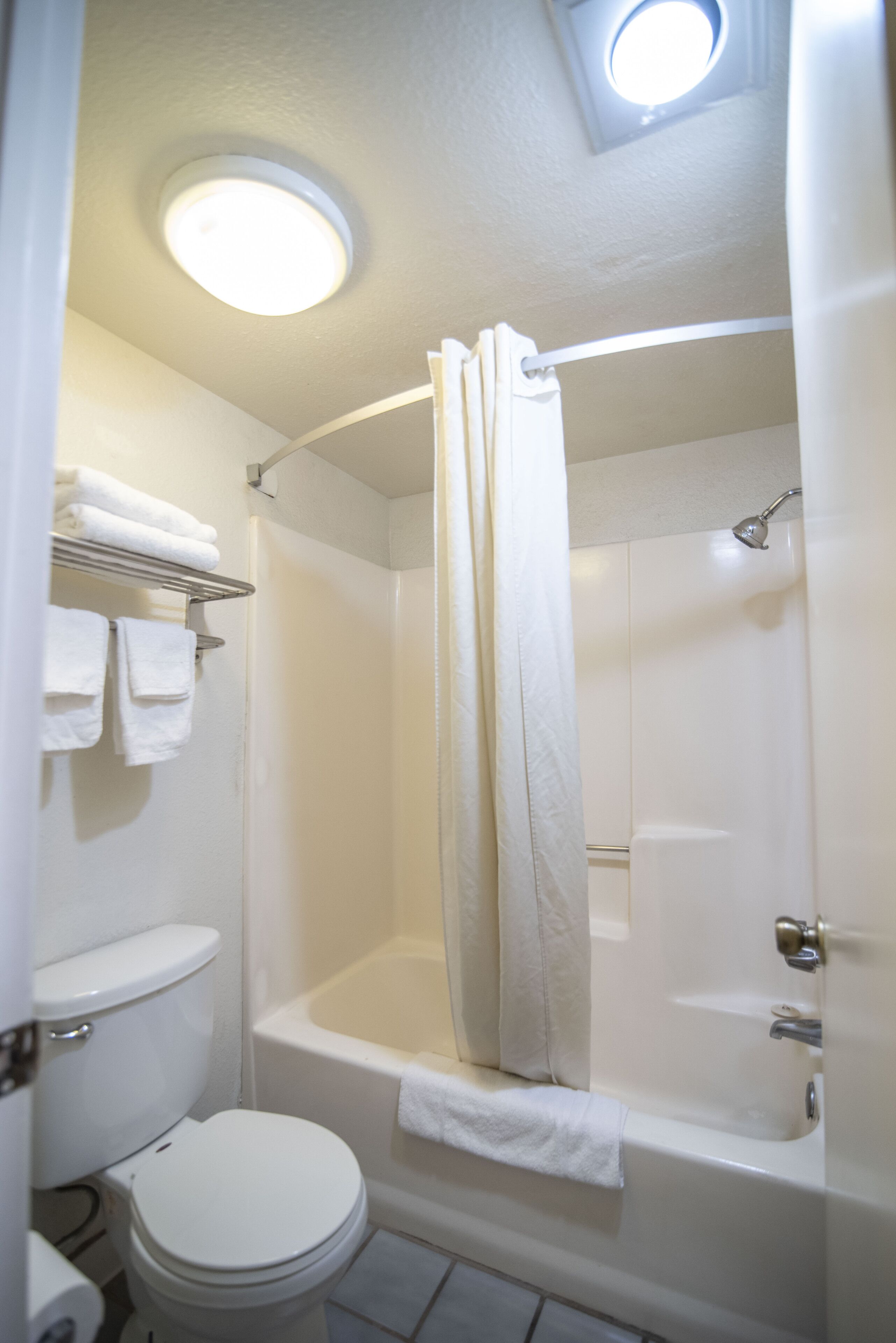 Photo - National 9 Inn