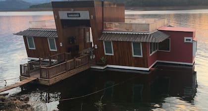 FLOATING HOUSE SURIYA - HEAVEN ON EART