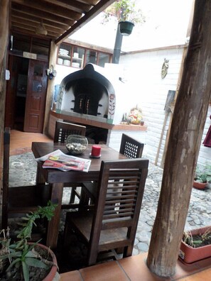 Outdoor dining - Chuza Longa Home B & B (Guamote)