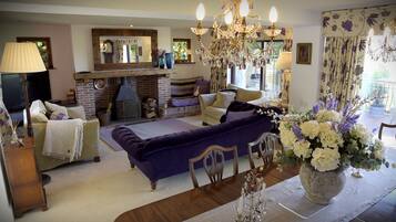 TV, fireplace, DVD player