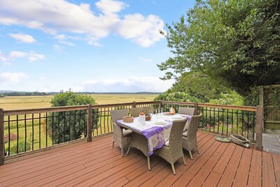 Stylish & comfortable cottage in a beautiful village with stunning views