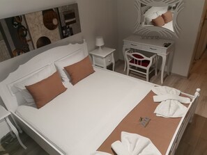 Egyptian cotton sheets, premium bedding, in-room safe - Viya Butik Otel (Cesme)