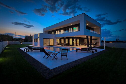 Neue exklusive moderne stilvolle Villa in Strandnähe - Frühbucherrabatt 10%