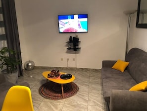 Fernseher, Stereoanlage