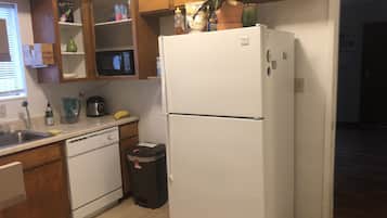 Fridge, microwave