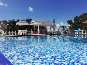 Kolam renang outdoor