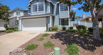 Remodeled San Diego 3 bed, 2.5 bath with enclosed private, furnished backyard!