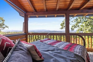 4 makuuhuonetta, työpöytä, silitysrauta/-lauta, Wi-Fi