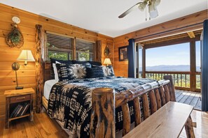 4 bedrooms, desk, iron/ironing board, WiFi
