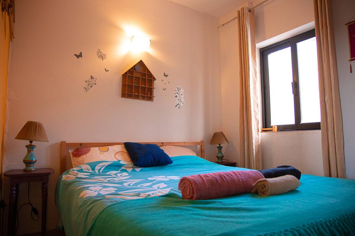 Cozy Double Room with Shared valley views | WiFi (free), bed sheets