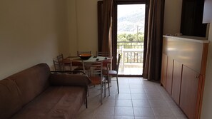 Reception - Domaine Papakonstantis (East Mani)