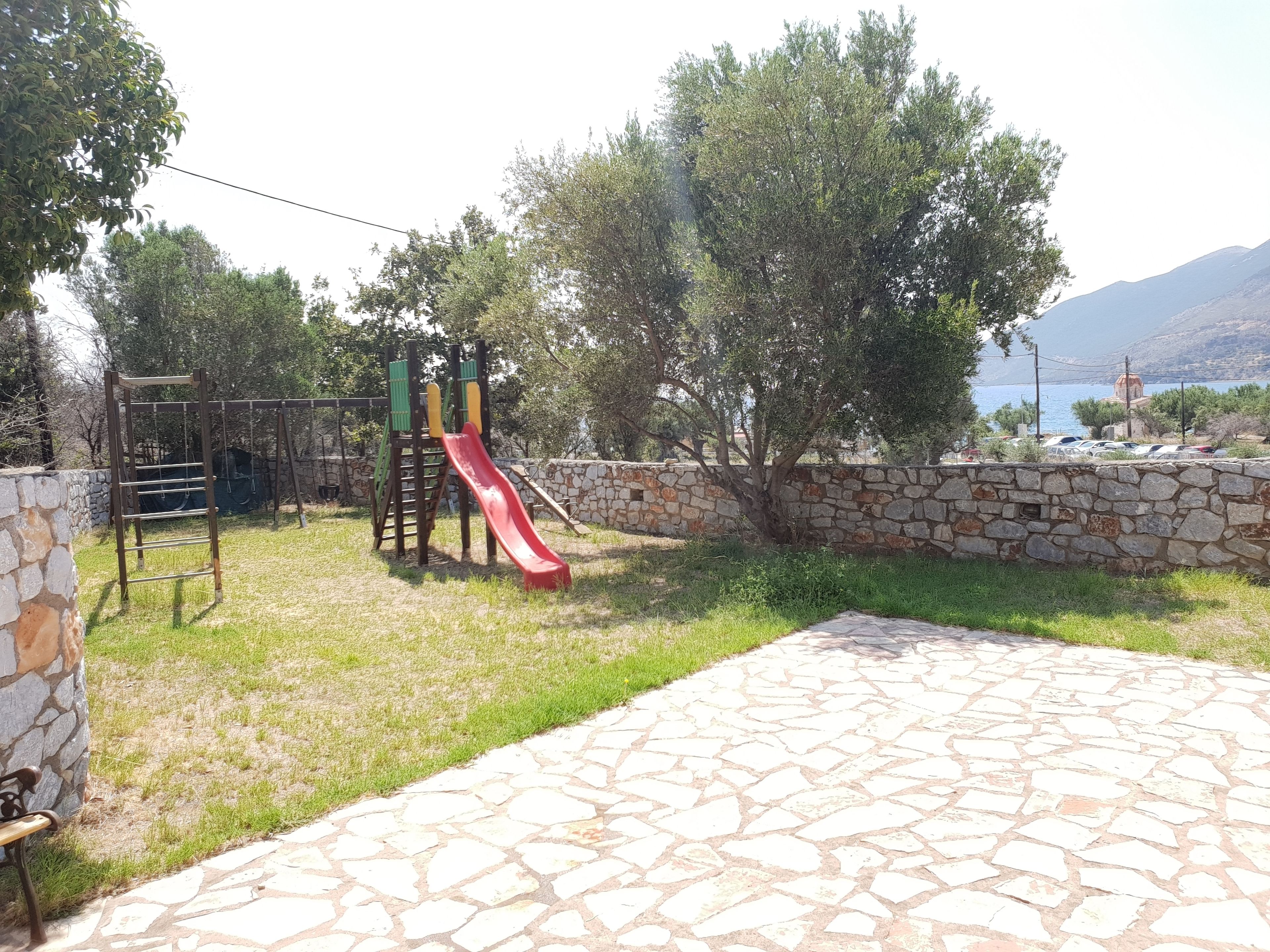 Children’s play area – outdoor