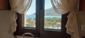 Apartment, Sea View (4) | Private kitchen | Full-size fridge, oven, stovetop, electric kettle - Domaine Papakonstantis (East Mani)