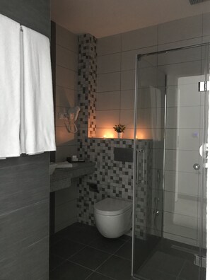 Basic Double Room, City View | Bathroom | Deep soaking tub, hydromassage showerhead, free toiletries, hair dryer