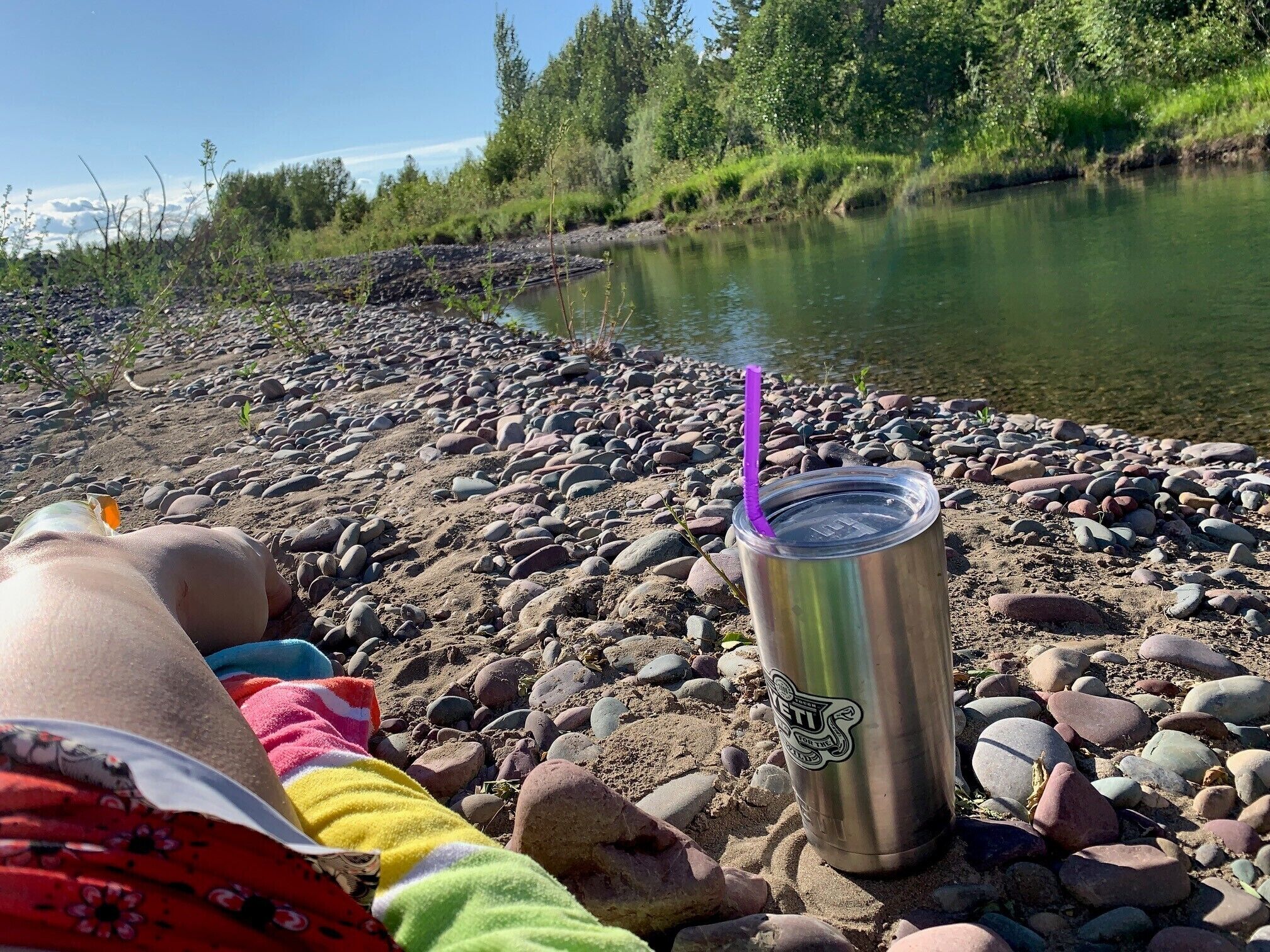 Sur la plage, chaise longue, serviettes de plage