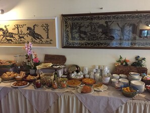 Desayuno buffet incluido todos los días