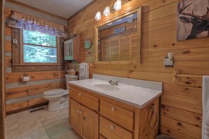 Ducha, secador de pelo, toallas, jabón