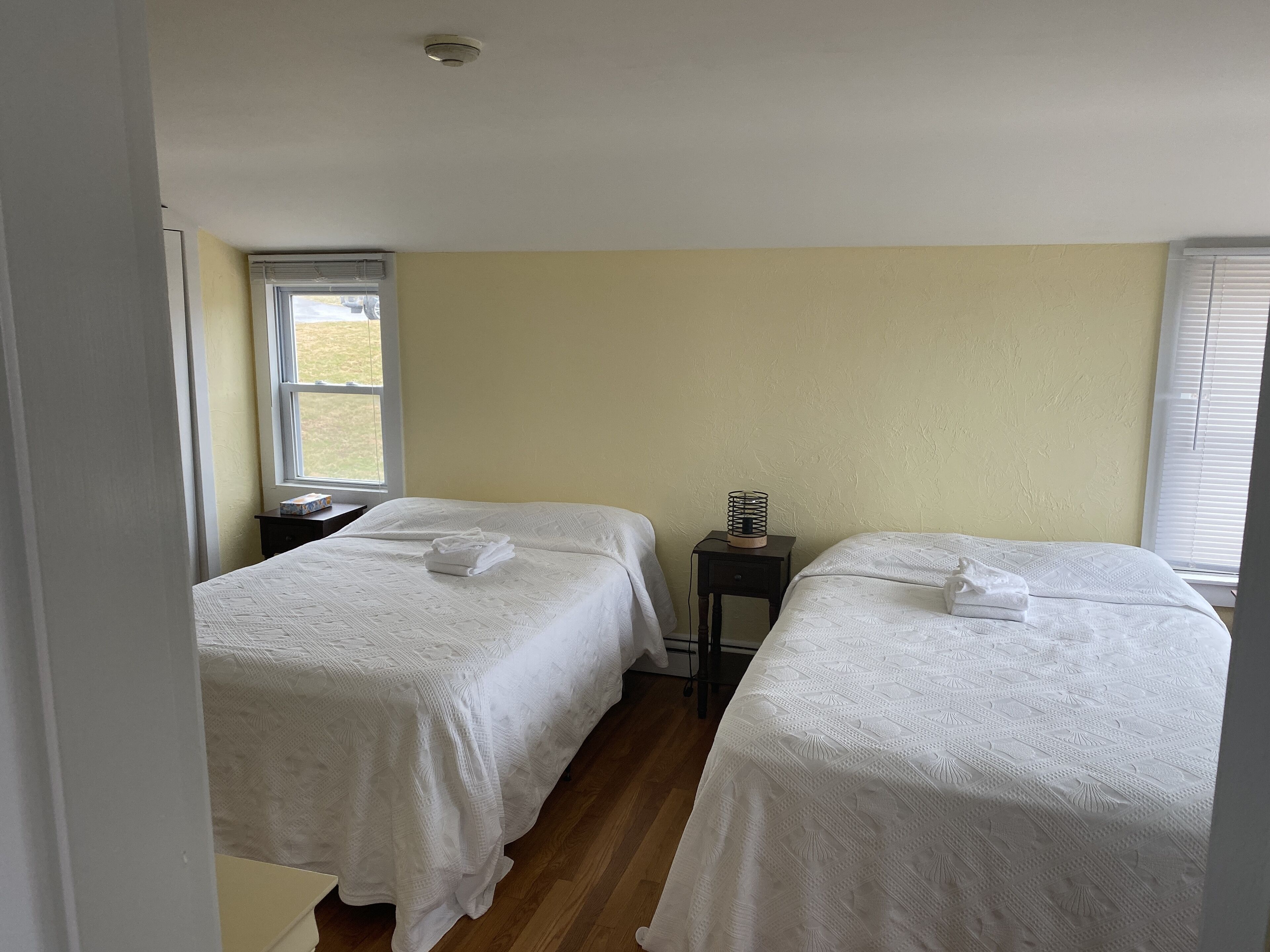 1 bedroom, desk, laptop workspace, wifi