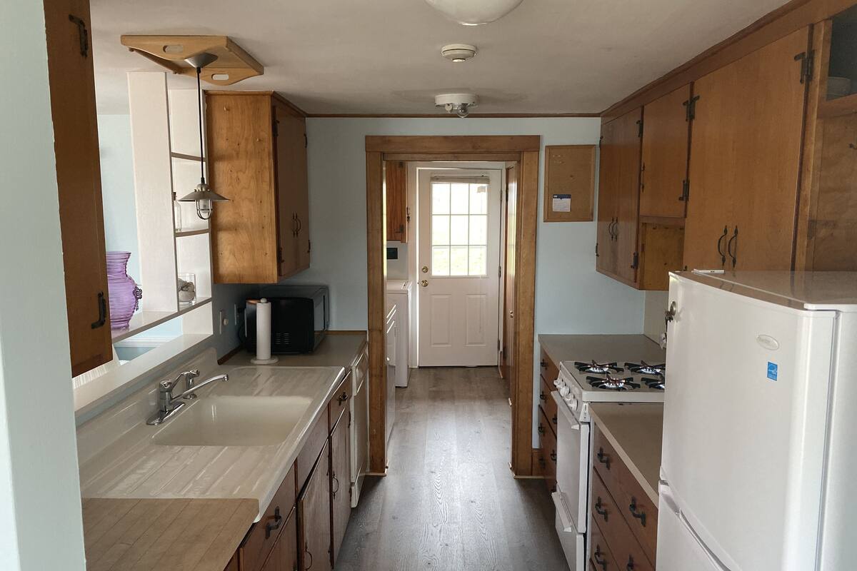 deluxe cottage, 2 bedrooms, non smoking, ocean view (sunrise cottage) | beach/ocean view