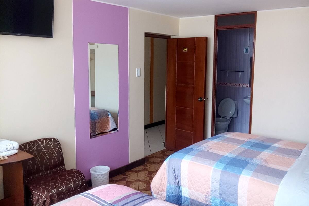 Camera familiare, 2 letti queen | Biancheria da letto di alta qualità, tende oscuranti, insonorizzazione