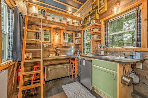 Fun Lofted Waterfront Home w/ Sauna and BBQ