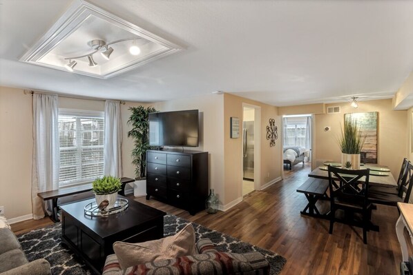 Televisión y impresora 